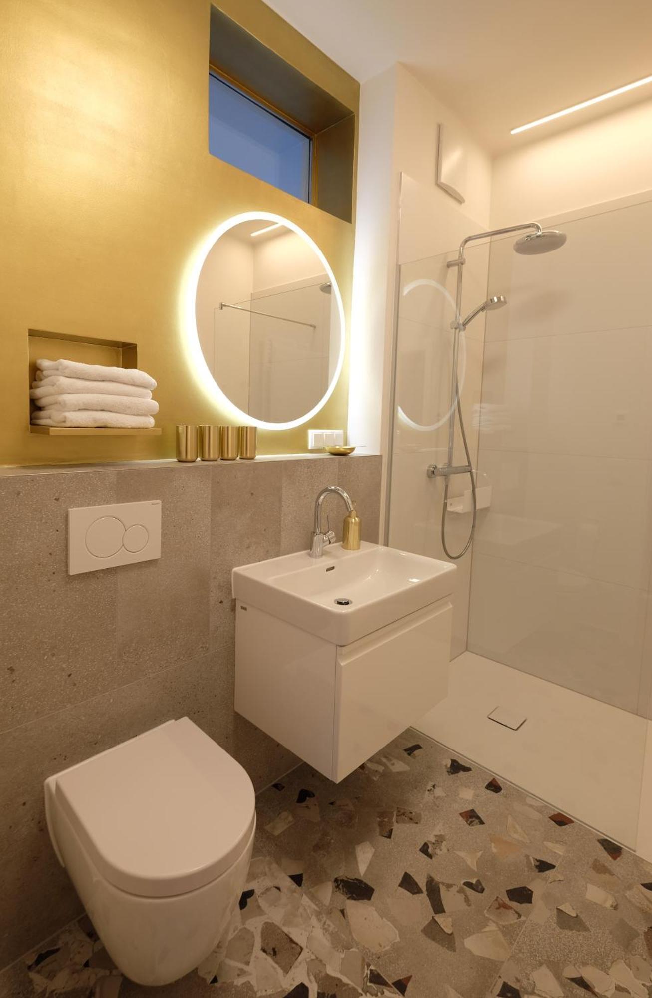 Golden Flat By Grazrentals With Parkview - Brandnew & Free Parking Экстерьер фото