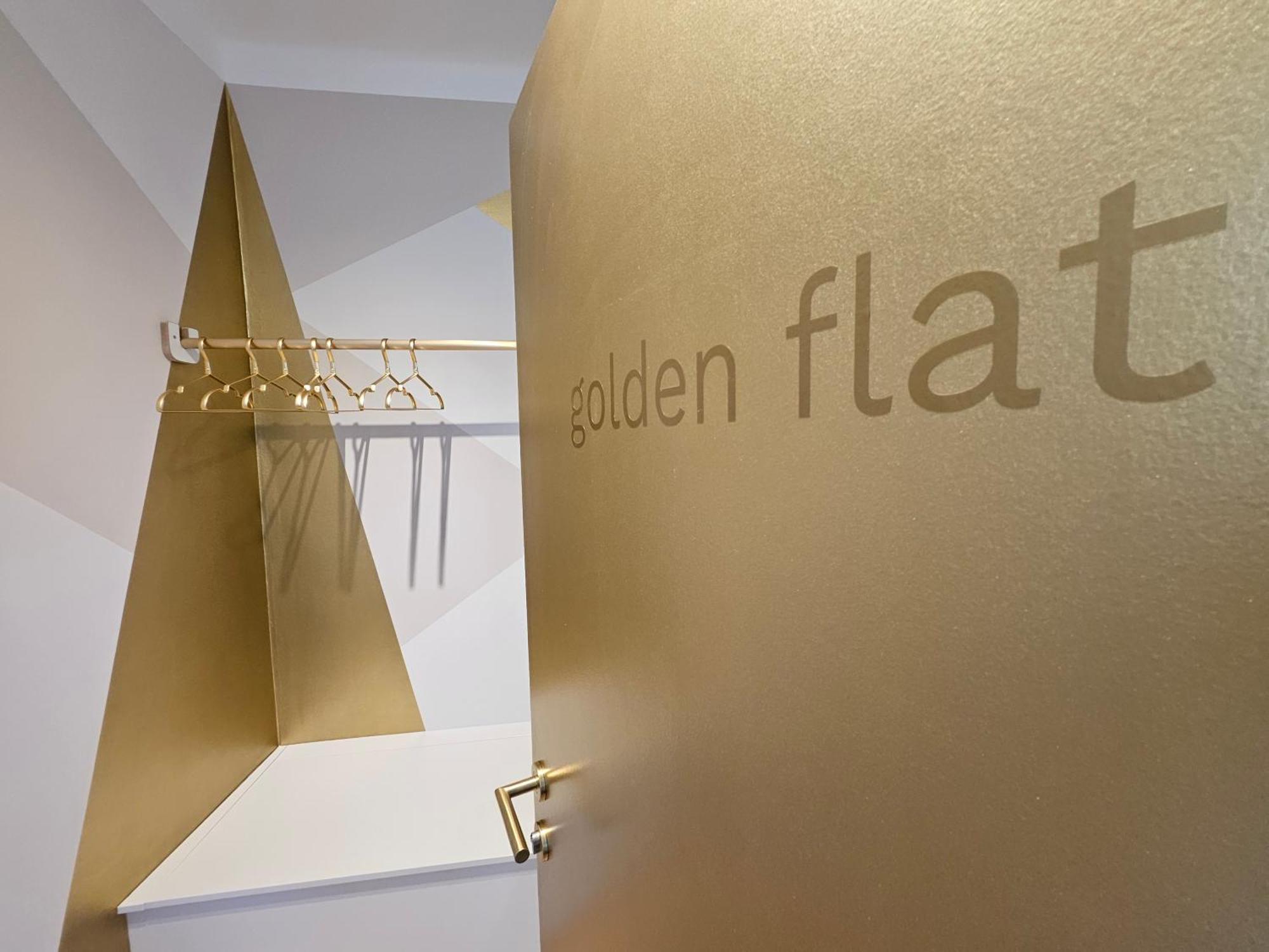 Golden Flat By Grazrentals With Parkview - Brandnew & Free Parking Экстерьер фото
