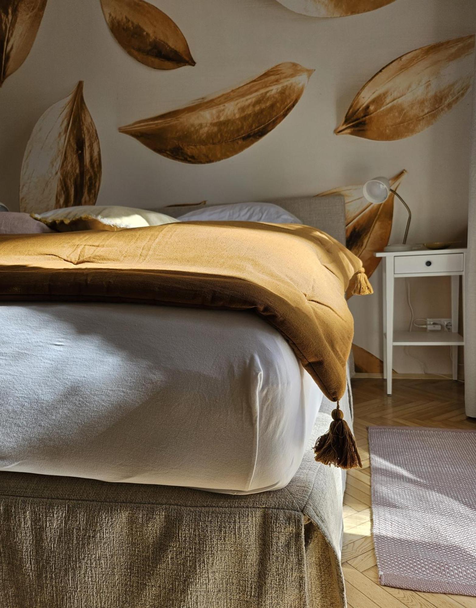 Golden Flat By Grazrentals With Parkview - Brandnew & Free Parking Экстерьер фото