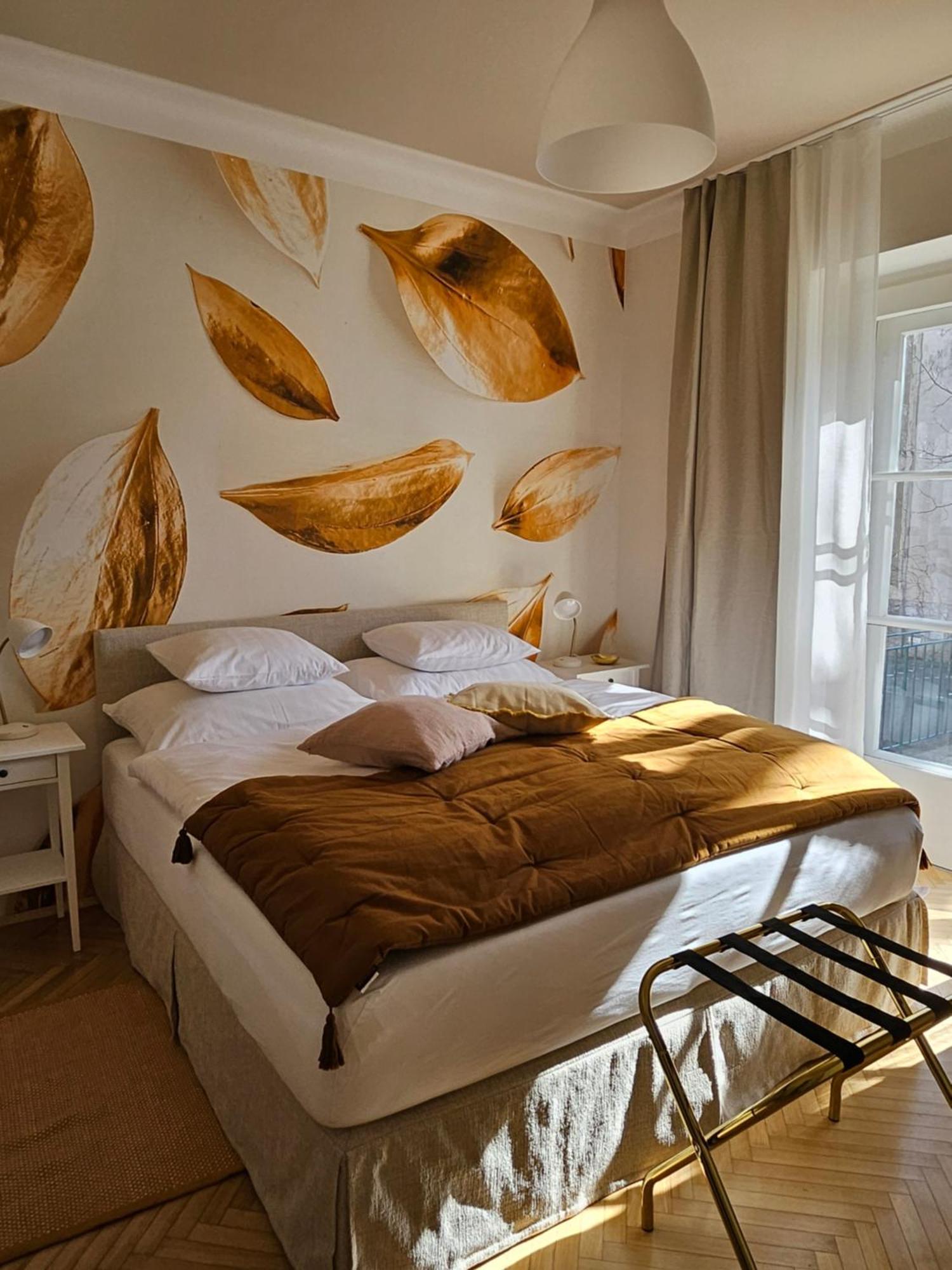 Golden Flat By Grazrentals With Parkview - Brandnew & Free Parking Экстерьер фото