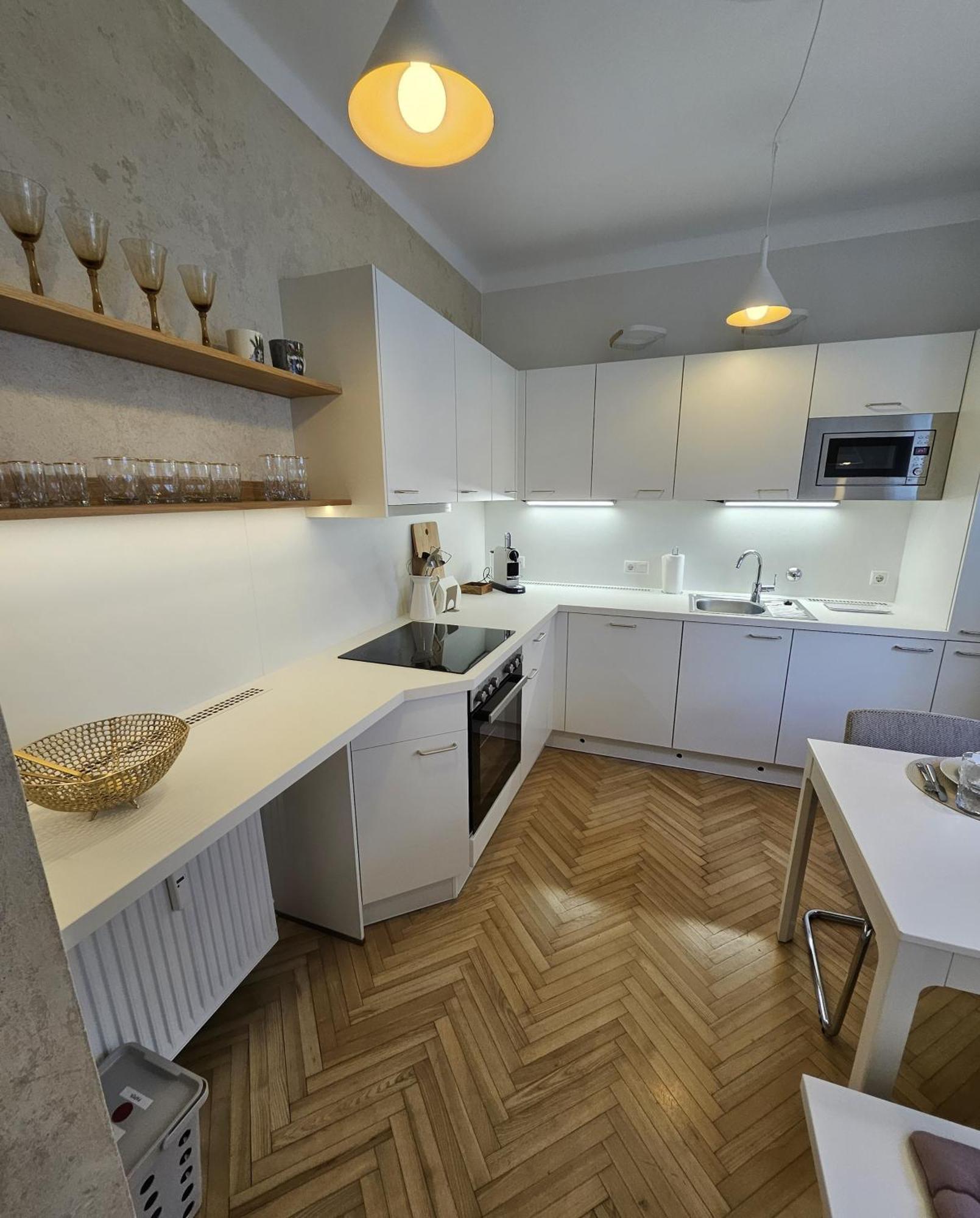 Golden Flat By Grazrentals With Parkview - Brandnew & Free Parking Экстерьер фото