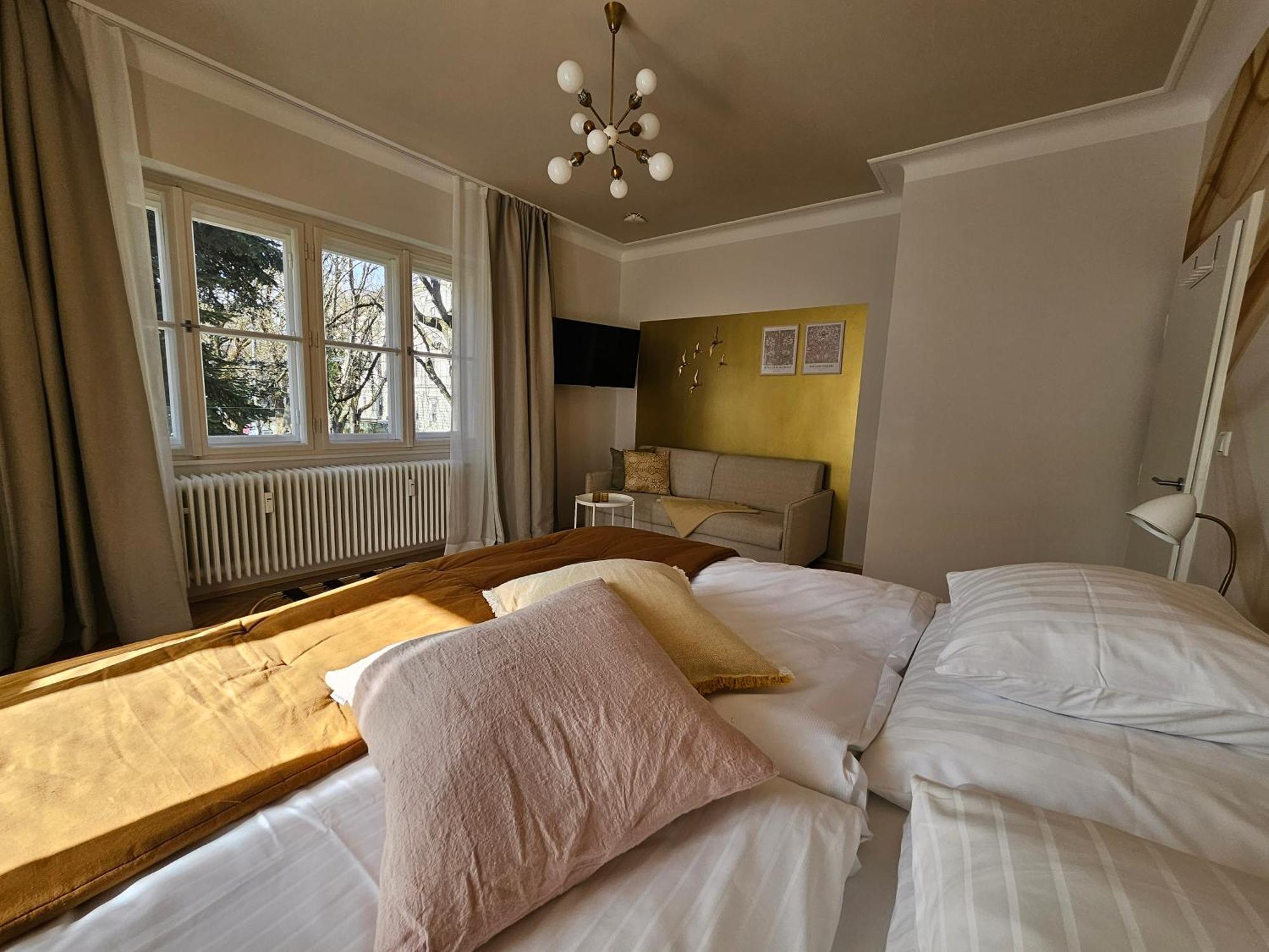 Golden Flat By Grazrentals With Parkview - Brandnew & Free Parking Экстерьер фото