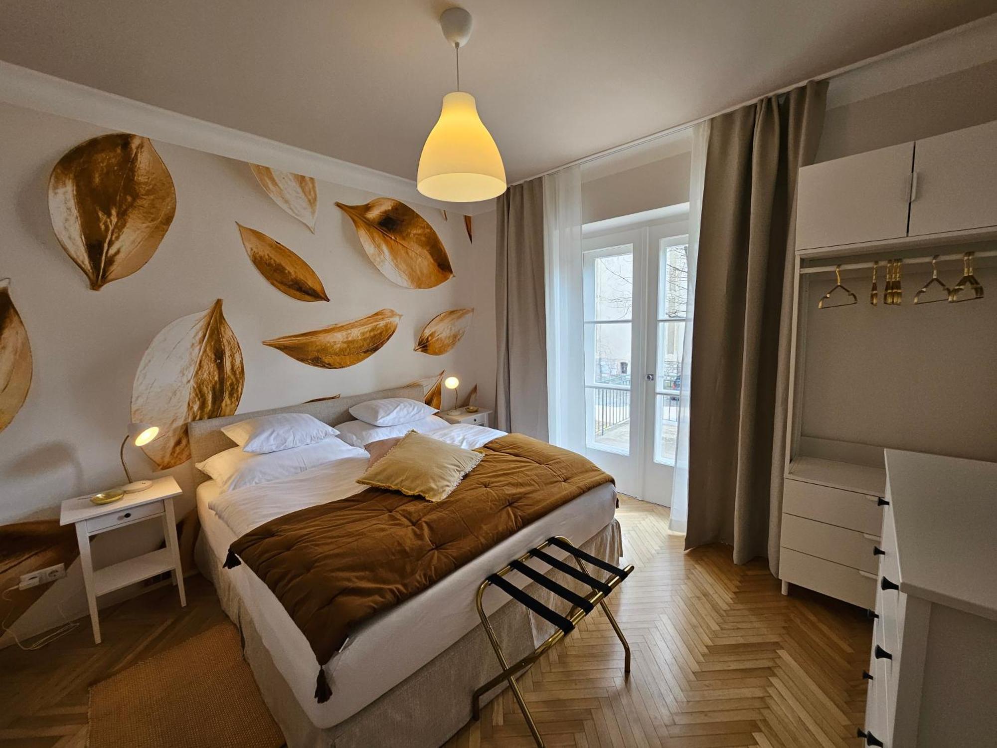 Golden Flat By Grazrentals With Parkview - Brandnew & Free Parking Экстерьер фото
