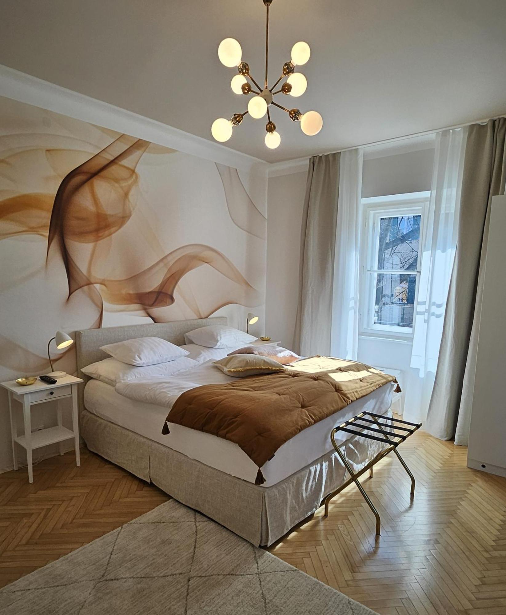 Golden Flat By Grazrentals With Parkview - Brandnew & Free Parking Экстерьер фото